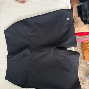 Alo Airlift Energy short